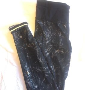 Lululemon running tight marble pattern